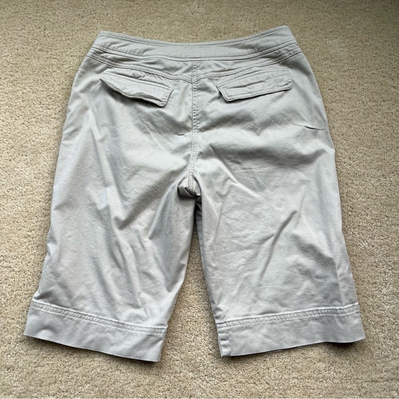 Chico’s Women’s Beige Bermuda Shorts - Chico’s Size 0 (XS/4) - VGUC - Stretch - Picture 2 of 7